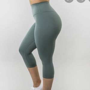 Buff Bunny Live Capri